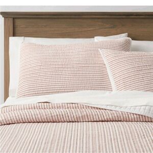 Threshold F/Q Reversible Quilt & Two Standard Shams. Terracotta 100% Cotton